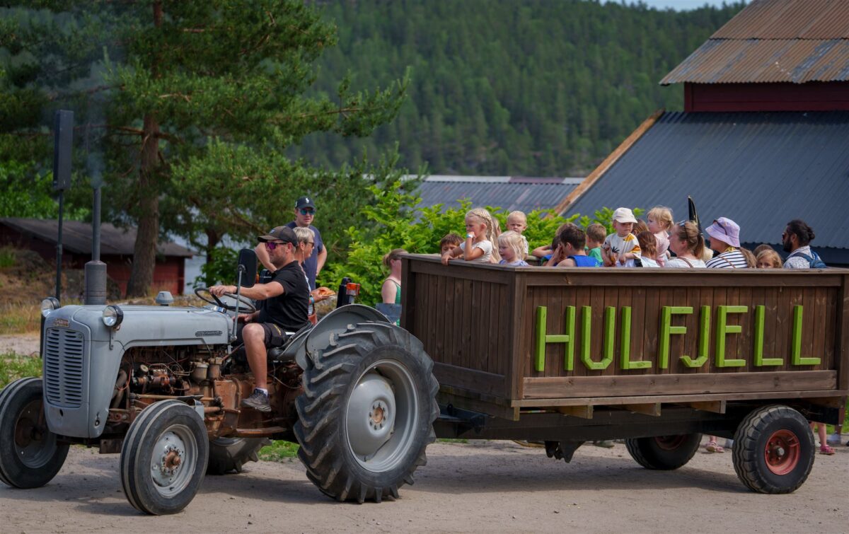 Traktor kjøring på Hulfjell. Foto: Morten Bjerk.